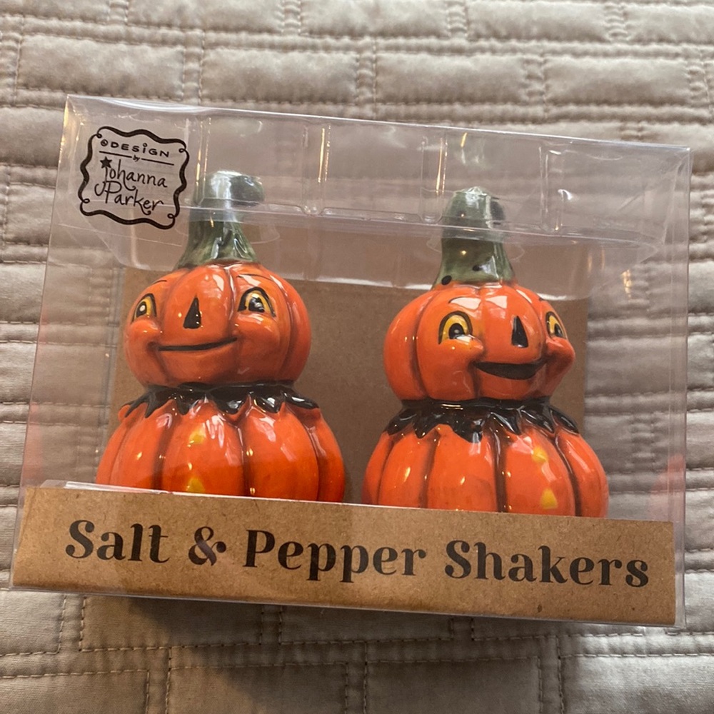 Johanna Parker pumpkin salt and pepper shakers